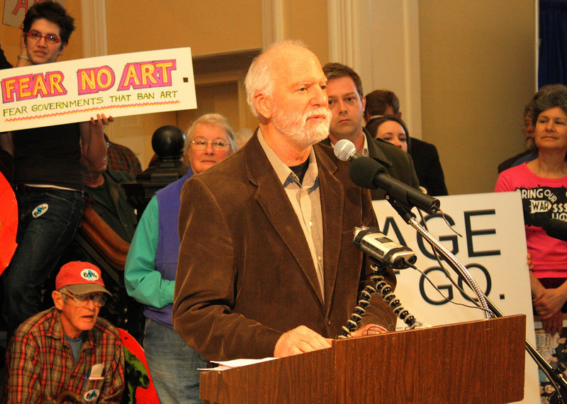 lippard 5c Labor history mural rally, Augusta State House 2011, Robert Shetterly speaking photos by Roger Leisner, Maine Paparazzi
